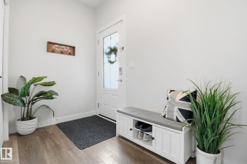 5108 Lark Crescent Nw, Edmonton, AB - Indoor Photo Showing Other Room