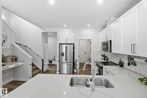 5108 Lark Crescent Nw, Edmonton, AB - Indoor Photo Showing Kitchen With Upgraded Kitchen