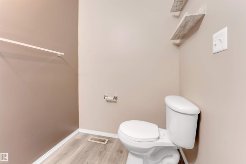 1625 Melrose Place, Edmonton, AB - Indoor Photo Showing Bathroom