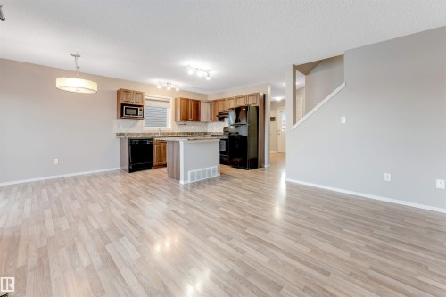 1625 Melrose Place, Edmonton, AB - Indoor Photo Showing Kitchen