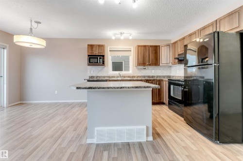 1625 Melrose Place, Edmonton, AB - Indoor Photo Showing Kitchen