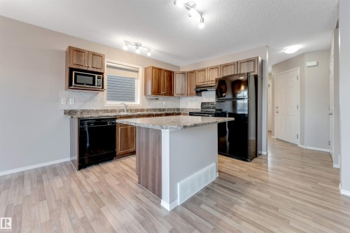 1625 Melrose Place, Edmonton, AB - Indoor Photo Showing Kitchen