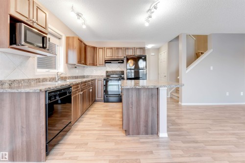 1625 Melrose Place, Edmonton, AB - Indoor Photo Showing Kitchen