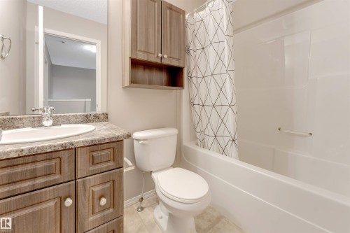 1625 Melrose Place, Edmonton, AB - Indoor Photo Showing Bathroom