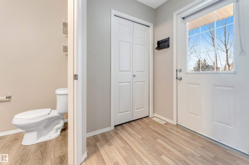 1625 Melrose Place, Edmonton, AB - Indoor Photo Showing Bathroom