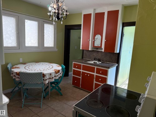 12027 93 Street, Edmonton, AB - Indoor