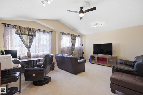 40 Becker Crescent, Fort Saskatchewan, AB - Indoor Photo Showing Other Room