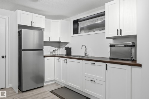 40 Becker Crescent, Fort Saskatchewan, AB - Indoor Photo Showing Kitchen