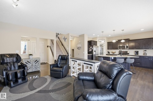 40 Becker Crescent, Fort Saskatchewan, AB - Indoor Photo Showing Living Room
