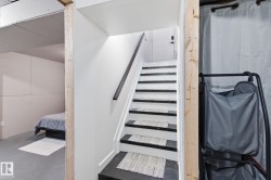 Stairway to the basement - 