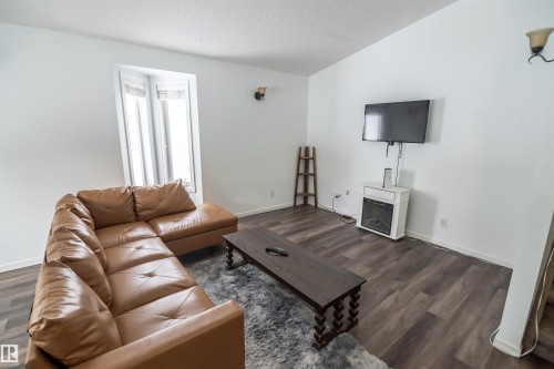 4727 52A Street, Rural Lac Ste. Anne County, AB - Indoor Photo Showing Living Room