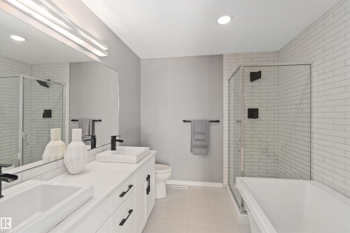 2122 Glenridding Way, Edmonton, AB - Indoor Photo Showing Bathroom