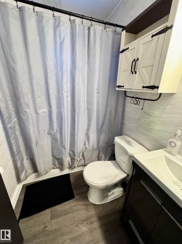5232 49 Street, Willingdon, AB - Indoor Photo Showing Bathroom