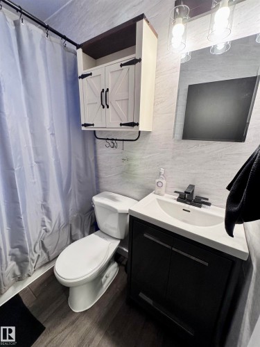 5232 49 Street, Willingdon, AB - Indoor Photo Showing Bathroom