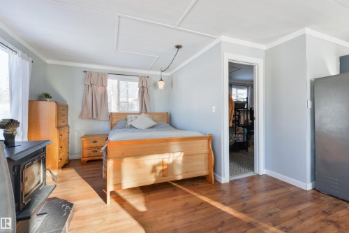 52309 Rge Road 22, Rural Parkland County, AB - Indoor Photo Showing Bedroom With Fireplace
