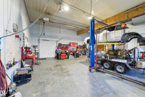 52309 Rge Road 22, Rural Parkland County, AB - Indoor Photo Showing Garage