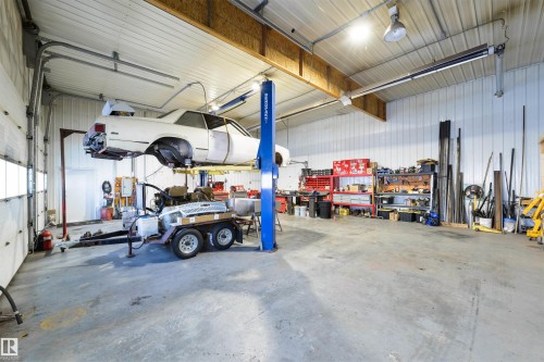 52309 Rge Road 22, Rural Parkland County, AB - Indoor Photo Showing Garage