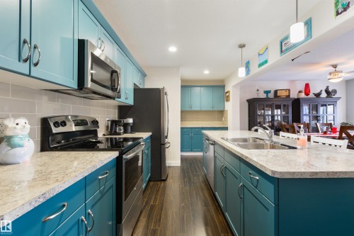 4914 47 Street, Redwater, AB - Indoor Photo Showing Kitchen With Double Sink With Upgraded Kitchen