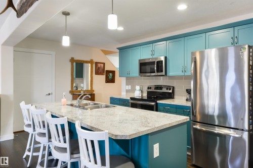 4914 47 Street, Redwater, AB - Indoor Photo Showing Kitchen With Double Sink With Upgraded Kitchen