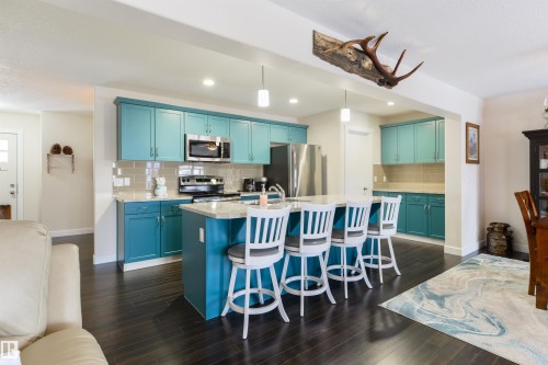 4914 47 Street, Redwater, AB - Indoor Photo Showing Kitchen With Upgraded Kitchen