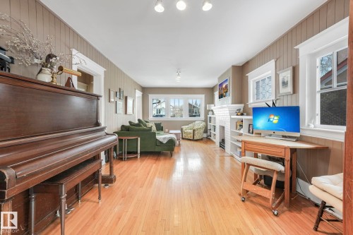 11036 125 Street, Edmonton, AB - Indoor