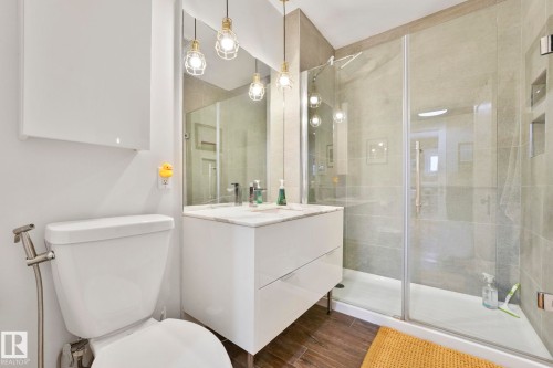 11036 125 Street, Edmonton, AB - Indoor Photo Showing Bathroom