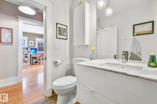 11036 125 Street, Edmonton, AB - Indoor Photo Showing Bathroom