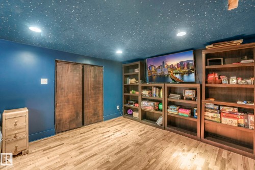 11036 125 Street, Edmonton, AB - Indoor