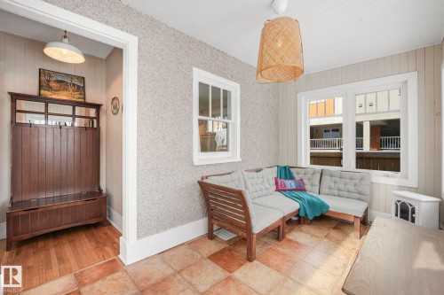 11036 125 Street, Edmonton, AB - Indoor