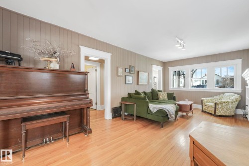 11036 125 Street, Edmonton, AB - Indoor Photo Showing Living Room