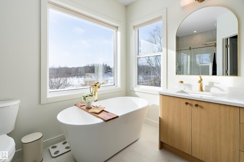 13 50408 Rr 203, Rural Beaver County, AB - Indoor Photo Showing Bathroom
