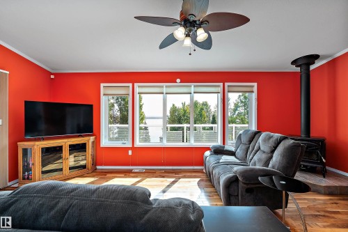 62001 Twp Road 462 A, Rural Wetaskiwin County, AB - Indoor Photo Showing Living Room
