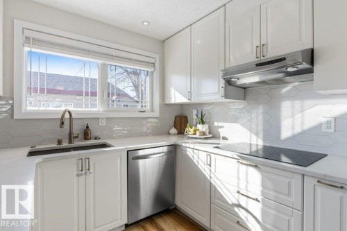 3502 41 Street, Leduc, AB - Indoor Photo Showing Kitchen With Upgraded Kitchen