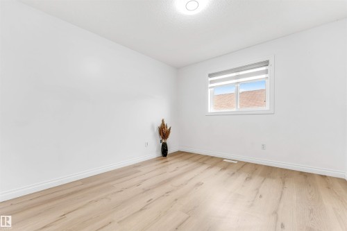 3319 18 Street, Edmonton, AB - Indoor Photo Showing Other Room
