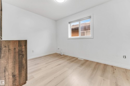 3319 18 Street, Edmonton, AB - Indoor Photo Showing Other Room