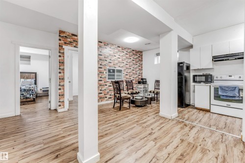 3319 18 Street, Edmonton, AB - Indoor Photo Showing Kitchen