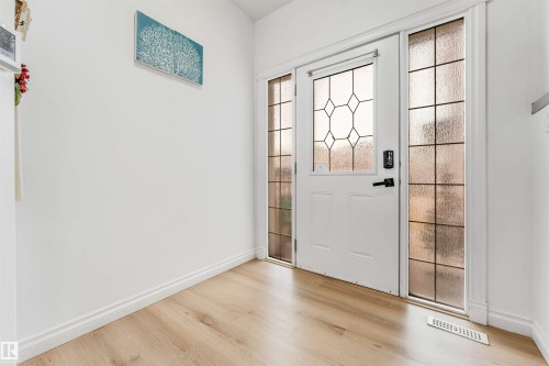 3319 18 Street, Edmonton, AB - Indoor Photo Showing Other Room