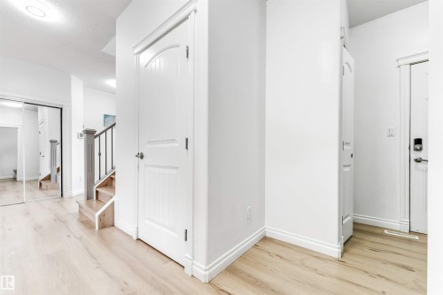 3319 18 Street, Edmonton, AB - Indoor Photo Showing Other Room