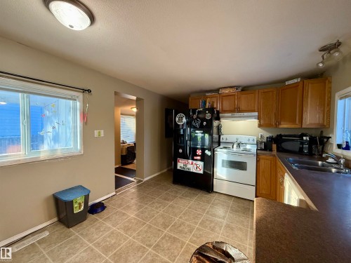 5072 43 St, Drayton Valley, AB - Indoor Photo Showing Kitchen With Double Sink