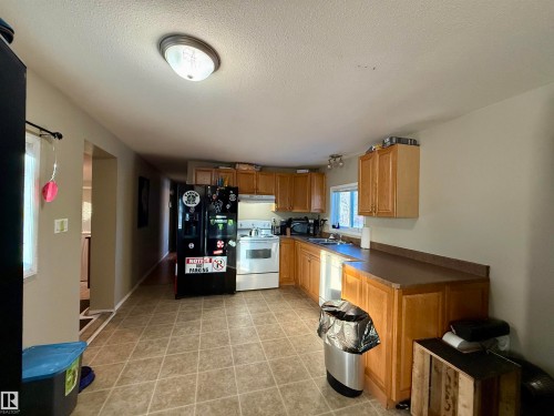 5072 43 St, Drayton Valley, AB - Indoor Photo Showing Kitchen With Double Sink