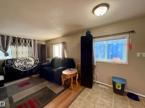 5072 43 St, Drayton Valley, AB - Indoor