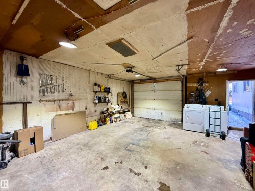5072 43 St, Drayton Valley, AB - Indoor Photo Showing Garage