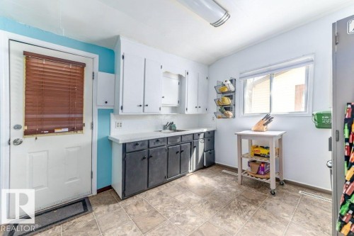 10933 93 Street, Edmonton, AB - Indoor