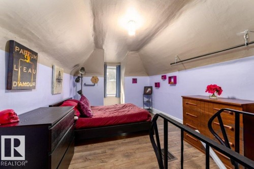 10933 93 Street, Edmonton, AB - Indoor