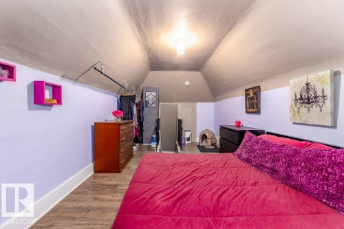 10933 93 Street, Edmonton, AB - Indoor Photo Showing Bedroom