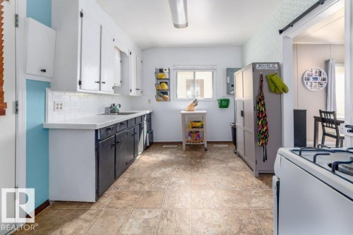 10933 93 Street, Edmonton, AB - Indoor Photo Showing Other Room