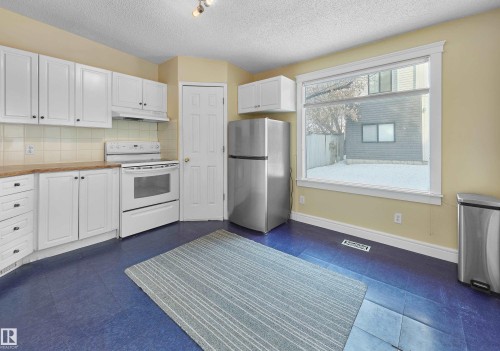 11212 75 Avenue, Edmonton, AB - Indoor Photo Showing Kitchen