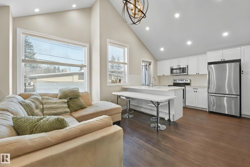 11212 75 Avenue, Edmonton, AB - Indoor Photo Showing Kitchen