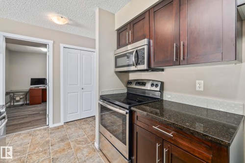 109 5370 Chappelle Road, Edmonton, AB - Indoor Photo Showing Kitchen