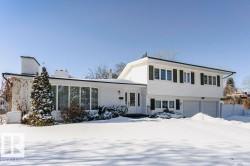 Tri-level home with a garage - 